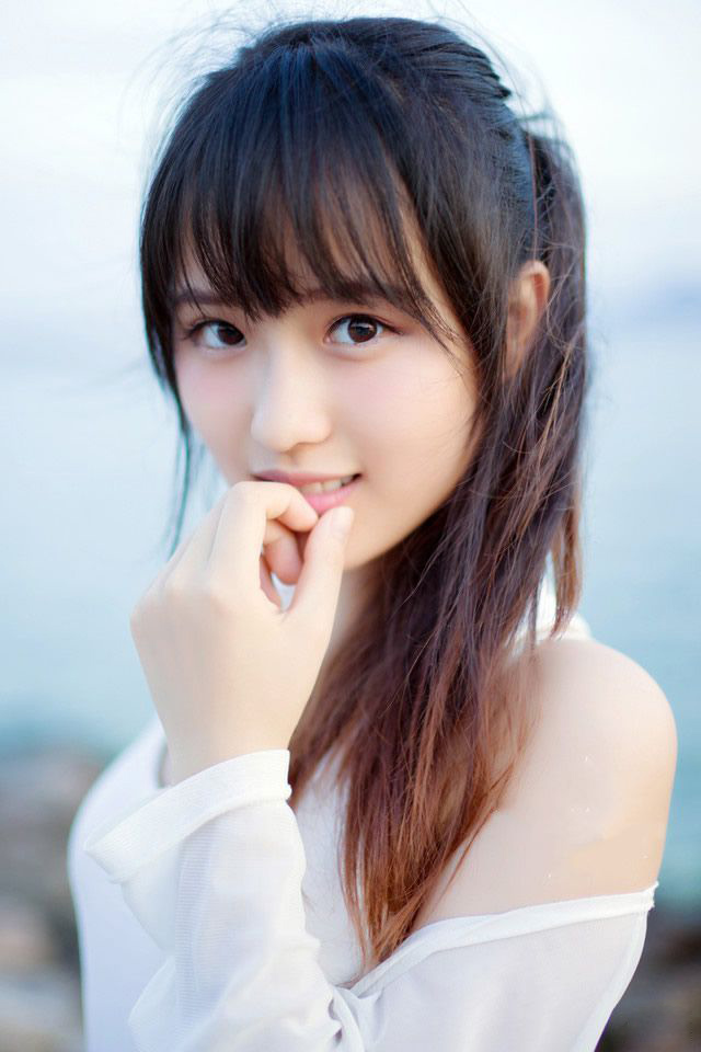 “让他们疯够了就给我滚回去，我们先回城！”没有再看那些兴奋的西域兵，就像没见过世面的土包子一样，连那些破铜烂铁都要抢。